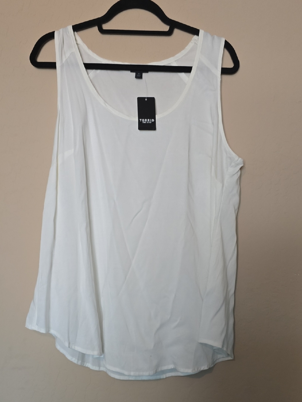 torrid White Scoop Neck Tank — Flowing Lightweight Layer